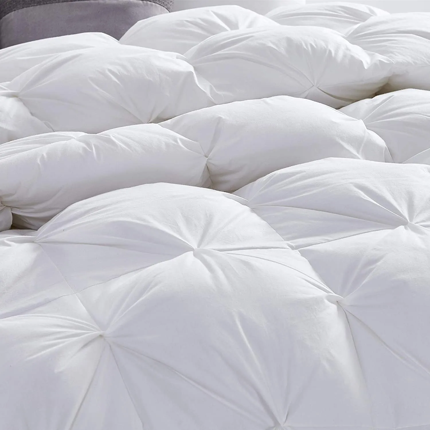 600 Thread Count Egyptian Cotton Siberian Goose Down Comforter, 750 Fill Power, (Twin/Twin XL, White - Pinch Pleat)