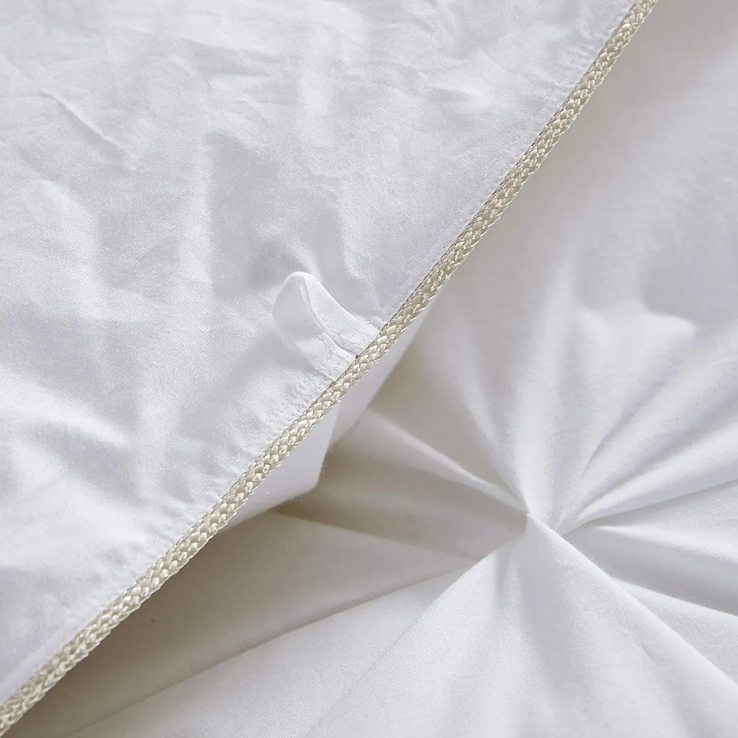 600 Thread Count Egyptian Cotton Siberian Goose Down Comforter, 750 Fill Power, (Twin/Twin XL, White - Pinch Pleat)