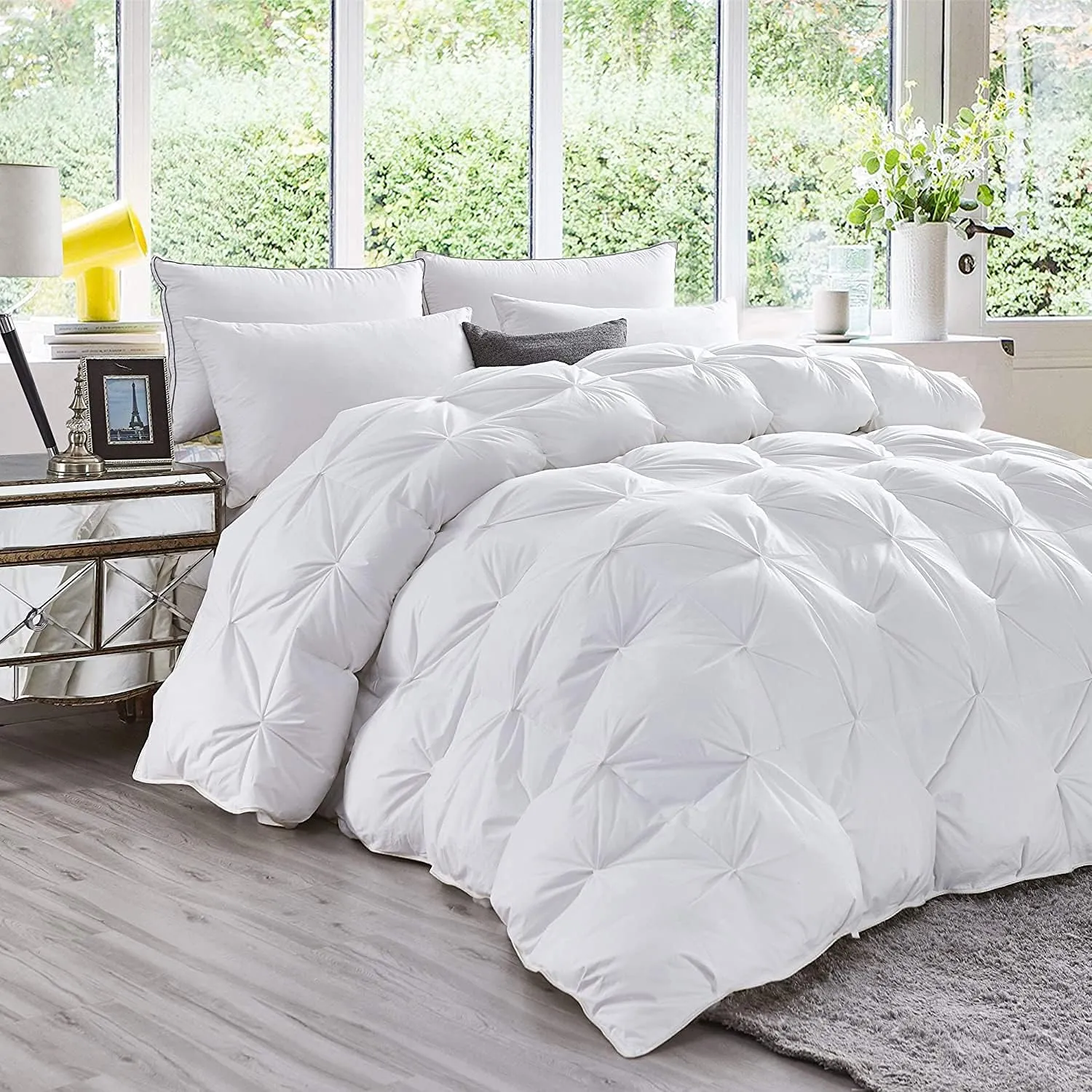 600 Thread Count Egyptian Cotton Siberian Goose Down Comforter, 750 Fill Power, (Twin/Twin XL, White - Pinch Pleat)