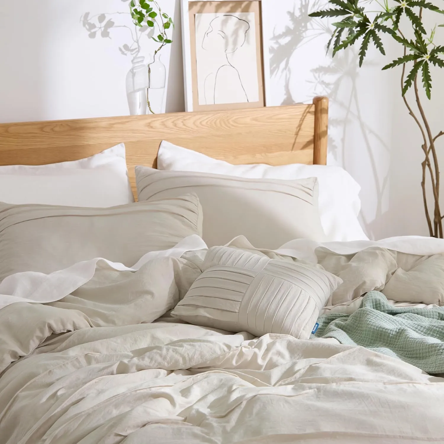Bedsure Queen Comforter Set - 4 Pieces Pinch Pleat Bed Set, Beige Boho Bedding for All Season, 1 Soft Comforter, 2 Pillowcases, 1 Decorative Pillow