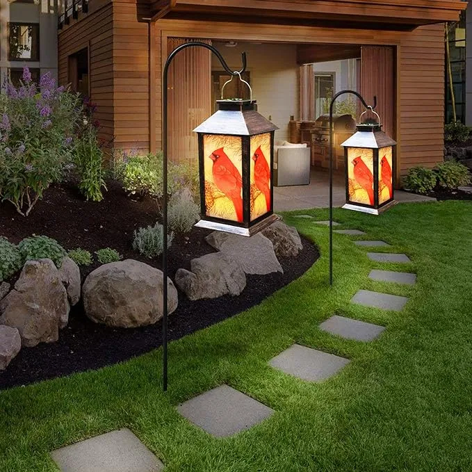 Charmante Kardinal Solar Lantern – Elegant Outdoor LED Garden Light