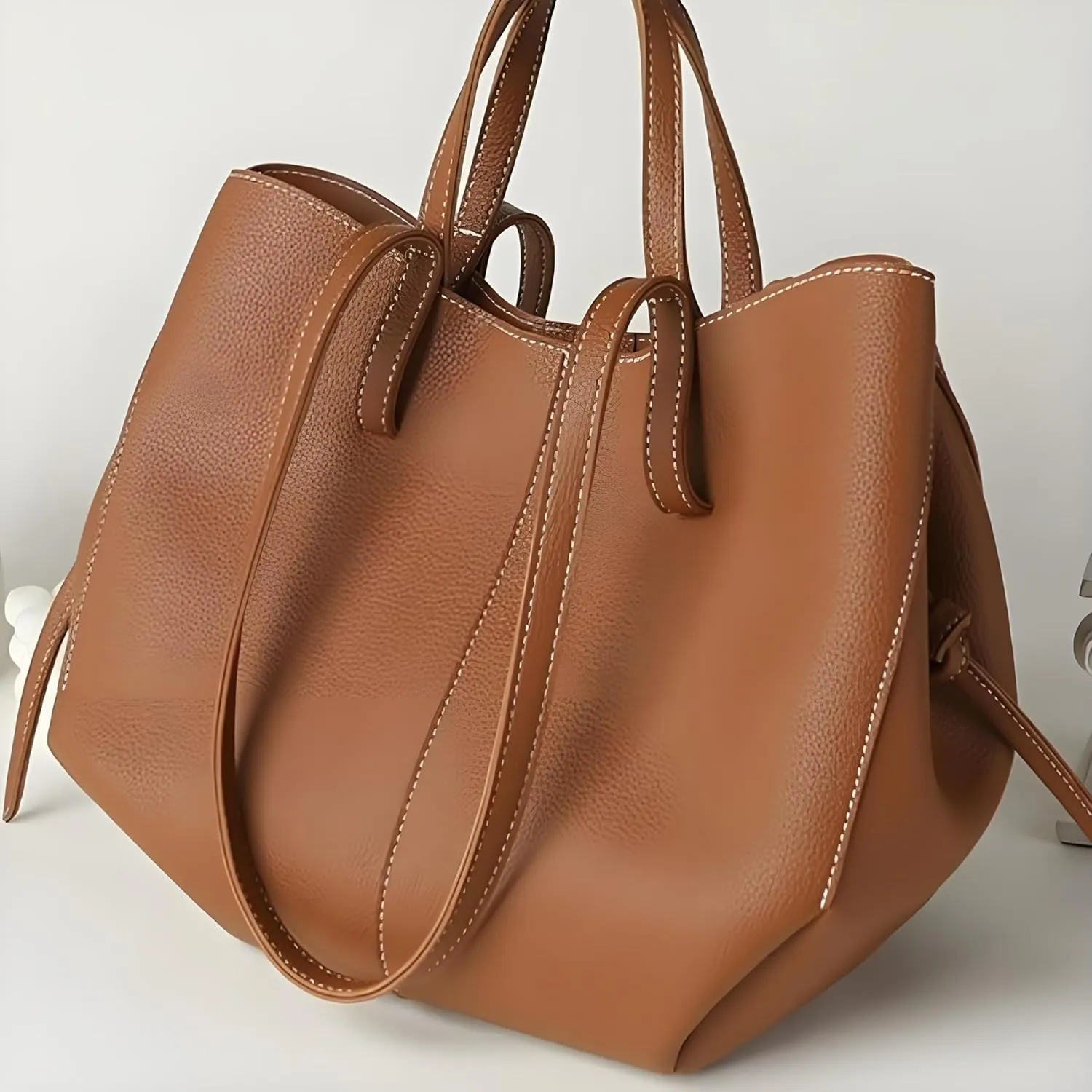 Comes with wallet and wing shaped tote bag, magnetic seal, synthetic leather, handheld and single shoulder (non adjustable)