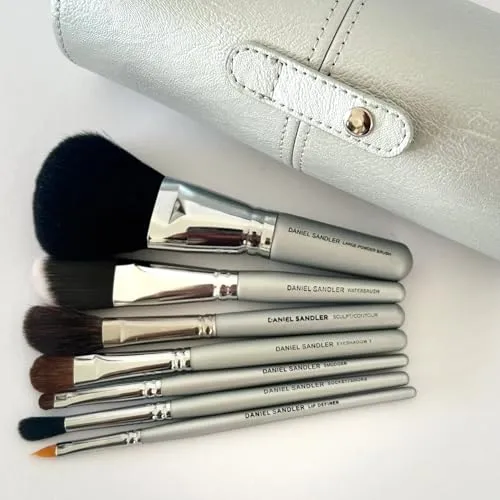 CONCEALER BRUSH for Under-Eye Circles, Blemishes and Imperfections – Travel-Size Makeup Brush with Synthetic Bristles – Cruelty-Free and Vegan