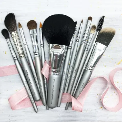 CONCEALER BRUSH for Under-Eye Circles, Blemishes and Imperfections – Travel-Size Makeup Brush with Synthetic Bristles – Cruelty-Free and Vegan