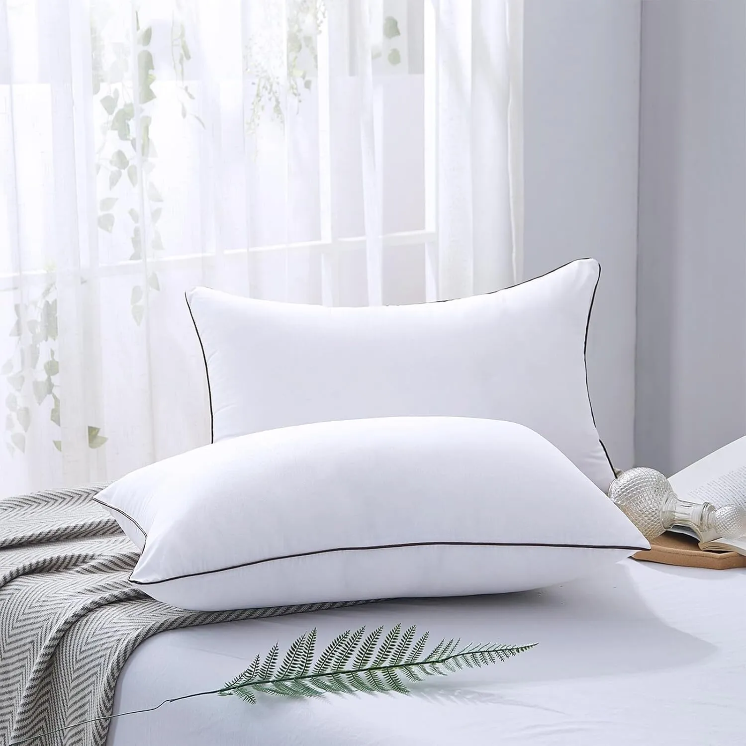 HUXMEYSON Pillows Standard Size Set of 4, Bed Pillows Set of 4, Down Alternative Luxury Hotel Pillows for Sleeping and for Side and Back Sleepers