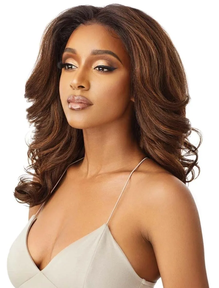 Outre LACEFRONT PERFECT HAIR LINE Glamorous Wavy Fully Hand-Tied 13”x 6” Frontal HD Baby Hair Transparent Lace Easy-to-Style Heat Friendly - JULIANNE (DR4/GDNHNBL)