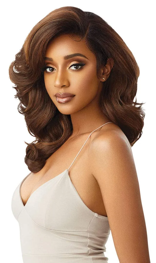 Outre LACEFRONT PERFECT HAIR LINE Glamorous Wavy Fully Hand-Tied 13”x 6” Frontal HD Baby Hair Transparent Lace Easy-to-Style Heat Friendly - JULIANNE (DRFFRDVV)