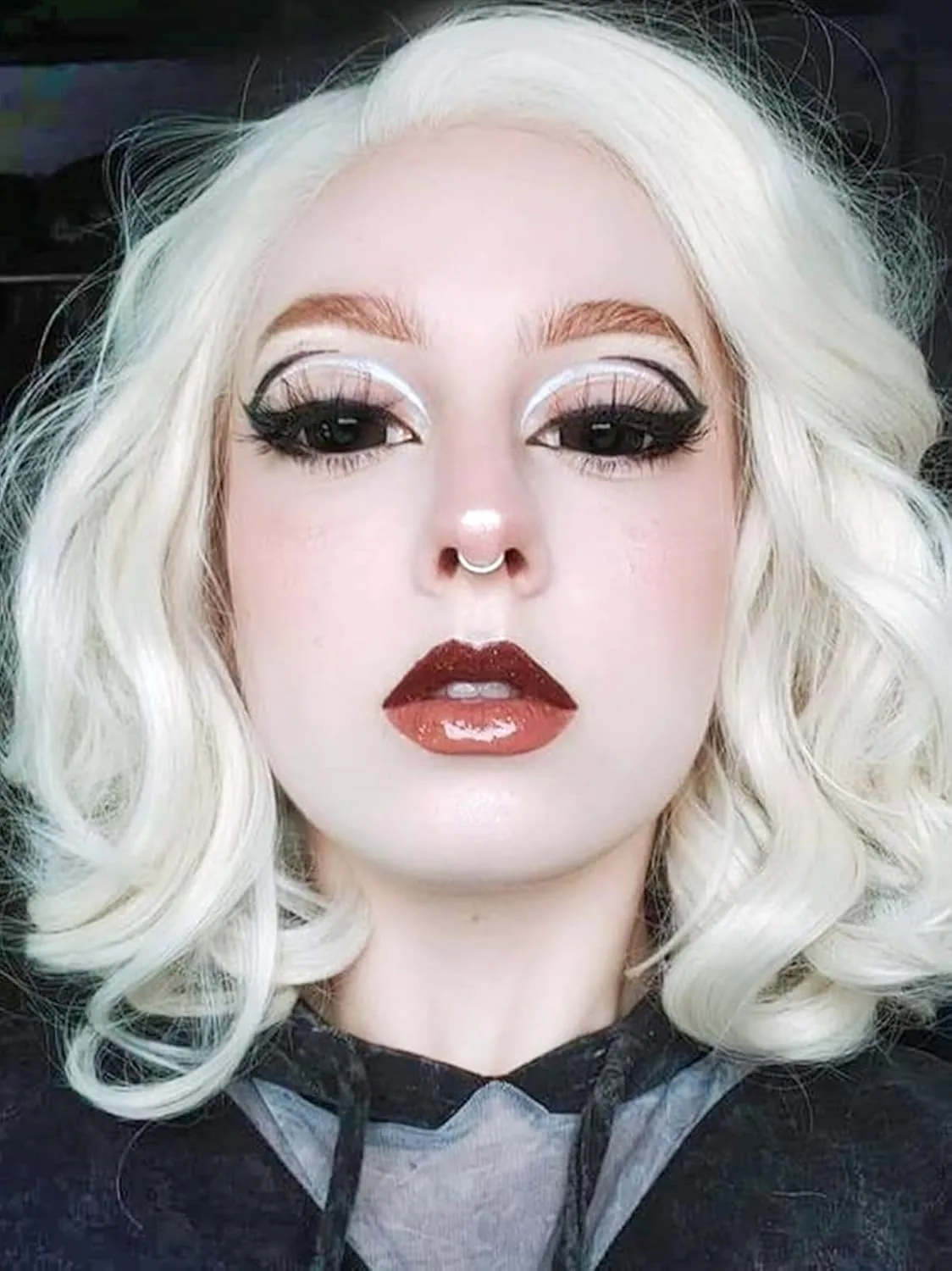 Platinum Blonde Lace Front Wig Short Bob Style White Blonde 60# Wavy Curly Synthetic Hair Side Part Half Hand Tied Replacement Full Wigs 12 Inches for Women Girls