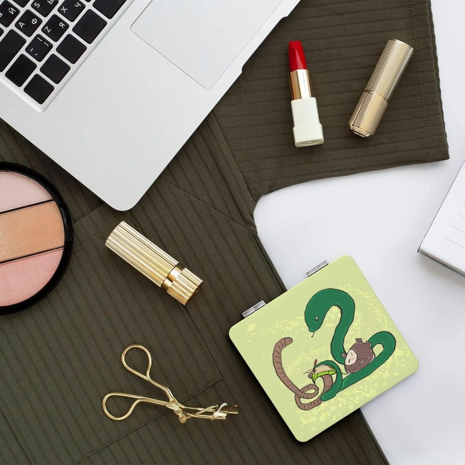 Portable Pocket Makeup Mirror Sunflower Seeds Earthworm Snake Travel Cosmetic Mirror Square Print Magnifying Compact Mirror for Eyelash