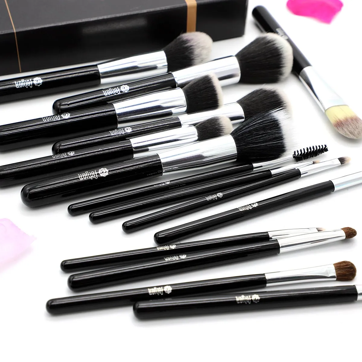 Professional 15 Pcs Makeup Brush Set Premium Synthetic Kabuki Cosmetics Eye Face Lip Foundation Blending Blush Powder Liquid Cream Brush Kit with Bag (Black)