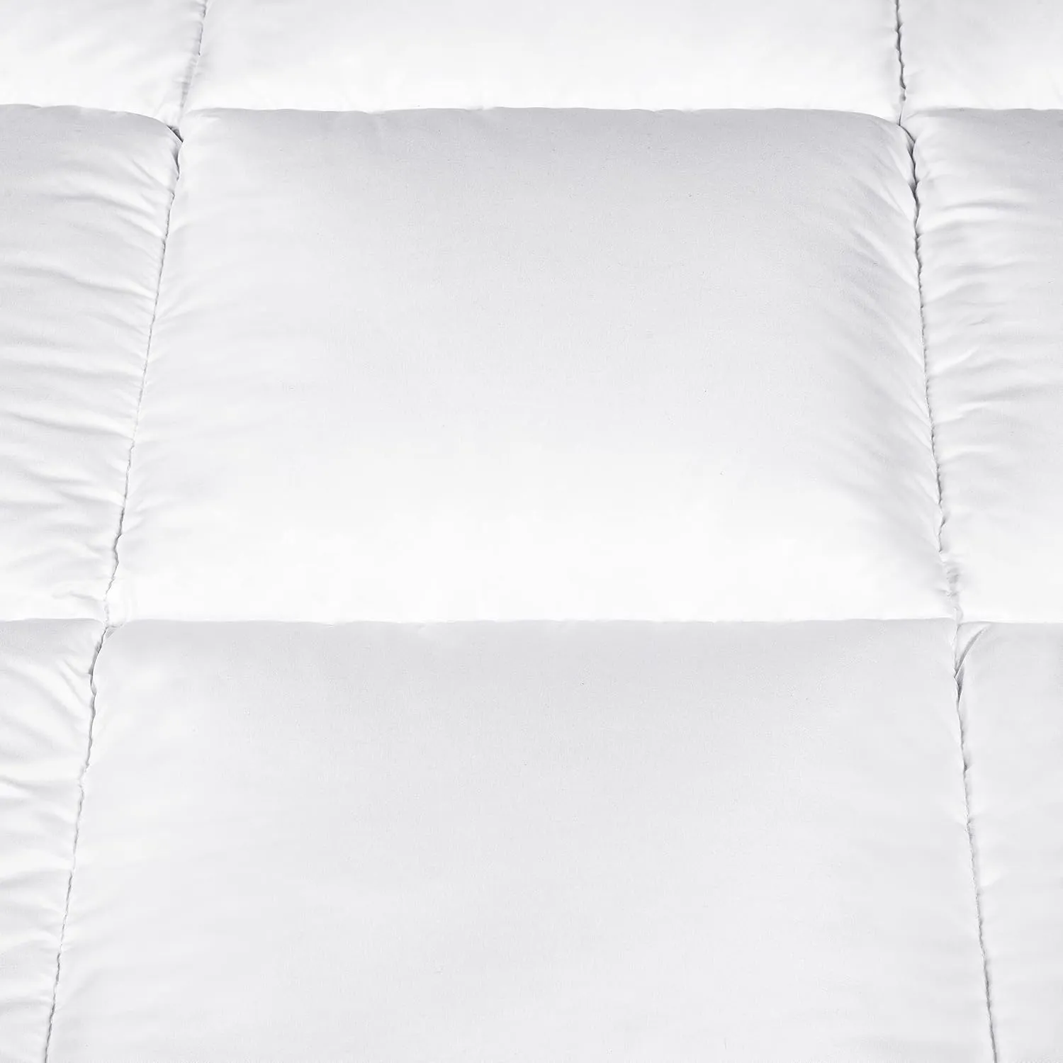 Serta Down Illusion Extra Warmth Hypoallergenic Down Alternative Comforter with Corner Loops, Full/Queen, White