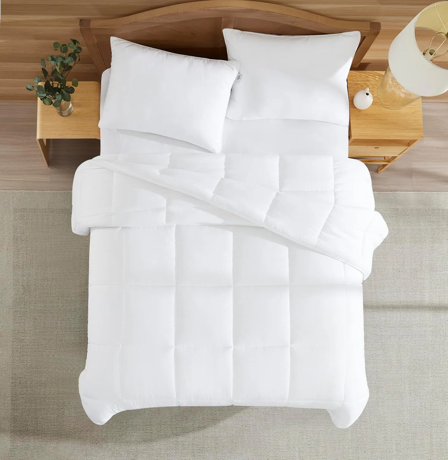 UGG Danielle Full/Queen Comforter Duvet Insert Cooling Lightweight Down Alternative Hypoallergenic Washable Quilted Fluffy Comforter Blanket with Corner Tabs for Duvet Cover, Full/Queen, Bright White