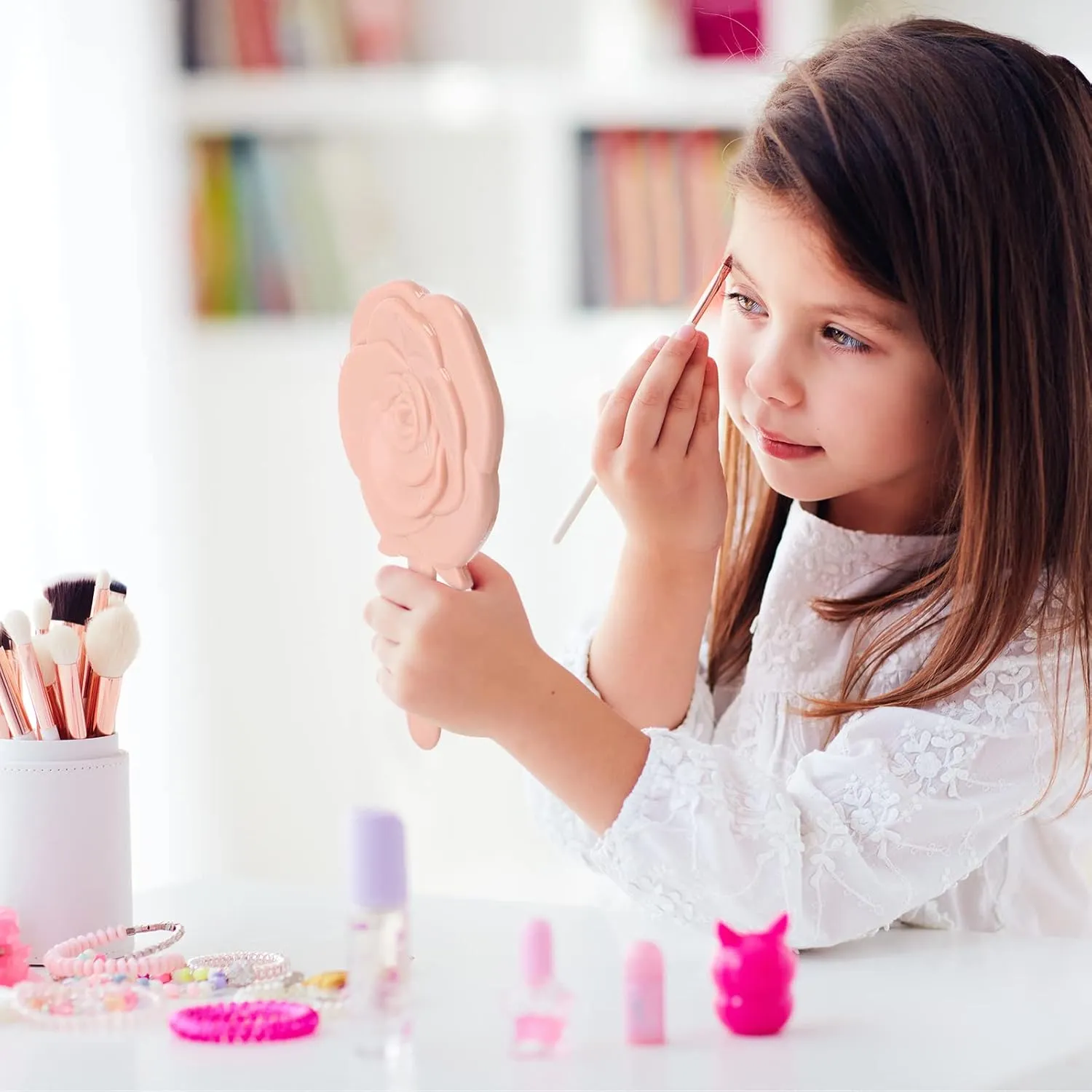 Wesiti 18 Pcs Handheld Compact Rose Design Princess Mirror Portable Makeup Mirror for Girls & Women Princess Party Favors Quinceanera Party Favors (Pink)