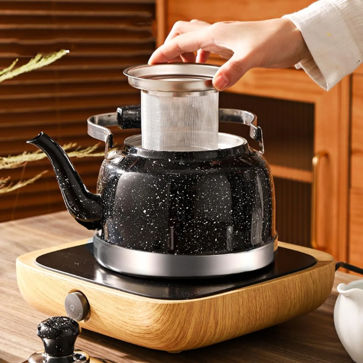 WhistlingTea Kettle for Stovetop, Stainless Steel Water Teapot Boilers for Stovetops, Induction Stone Kettle with Loud Whistle - Perfect for Preparing Hot Water, Coffee,Milk,Orange,2L